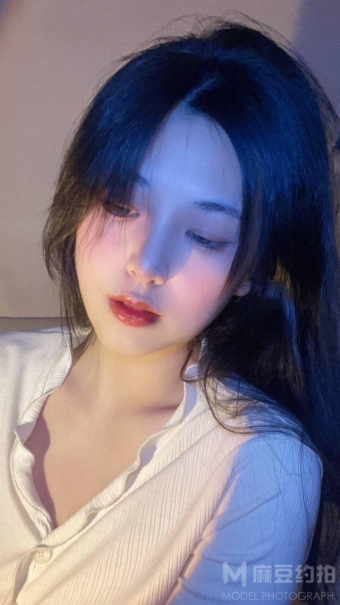 黑白模特