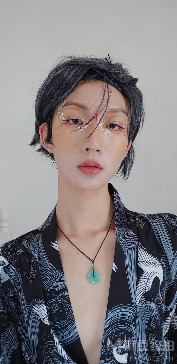 情绪模特