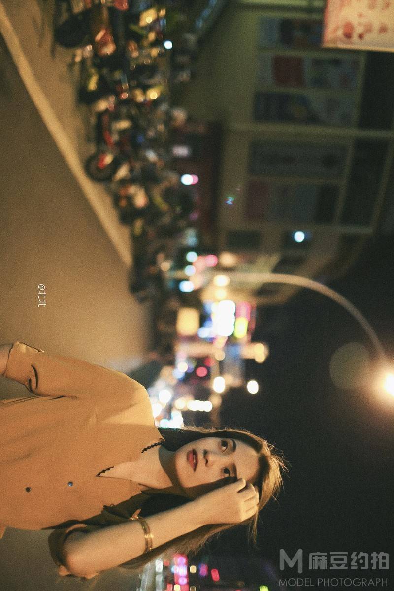 情绪模特