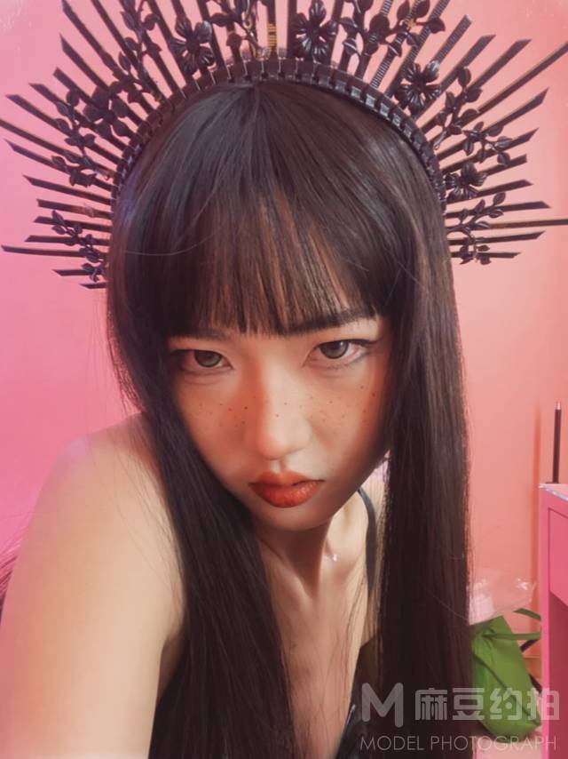 情绪模特