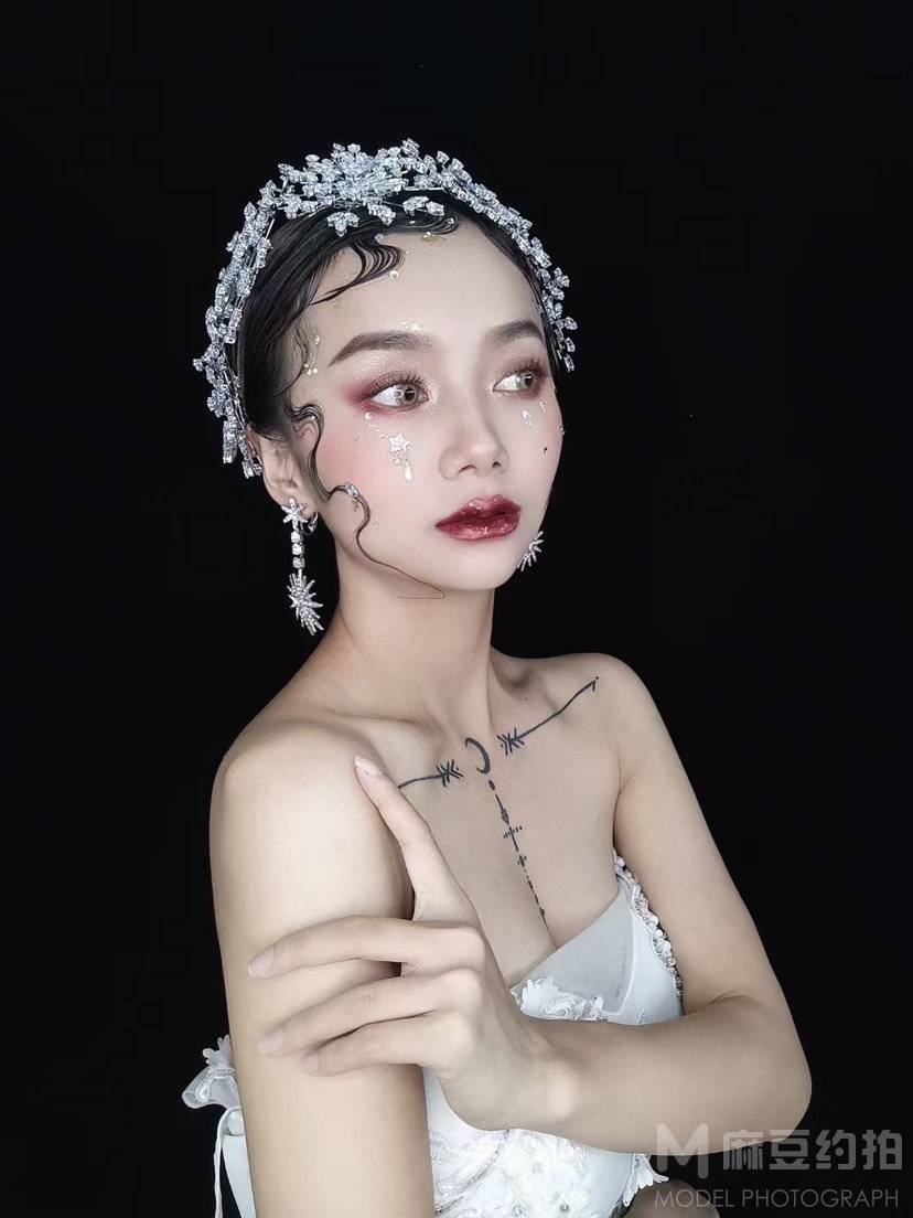 妆容模特