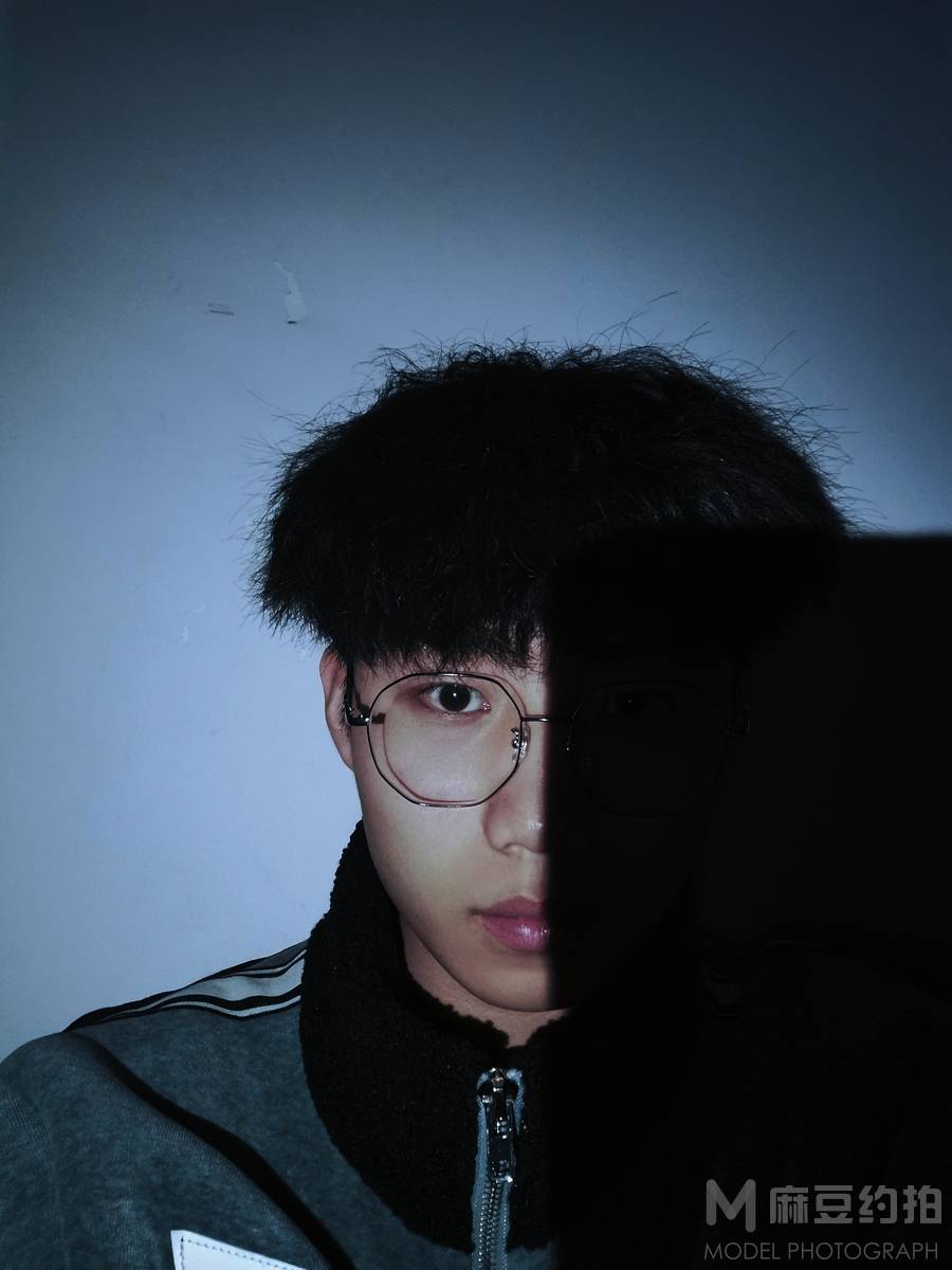 黑白模特
