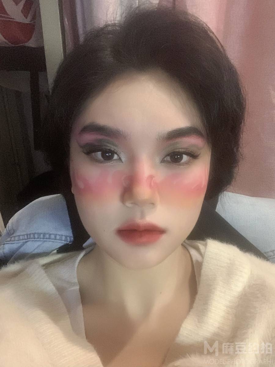 妆容模特