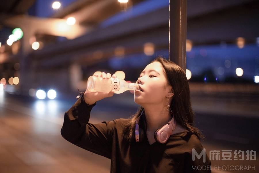 情绪模特