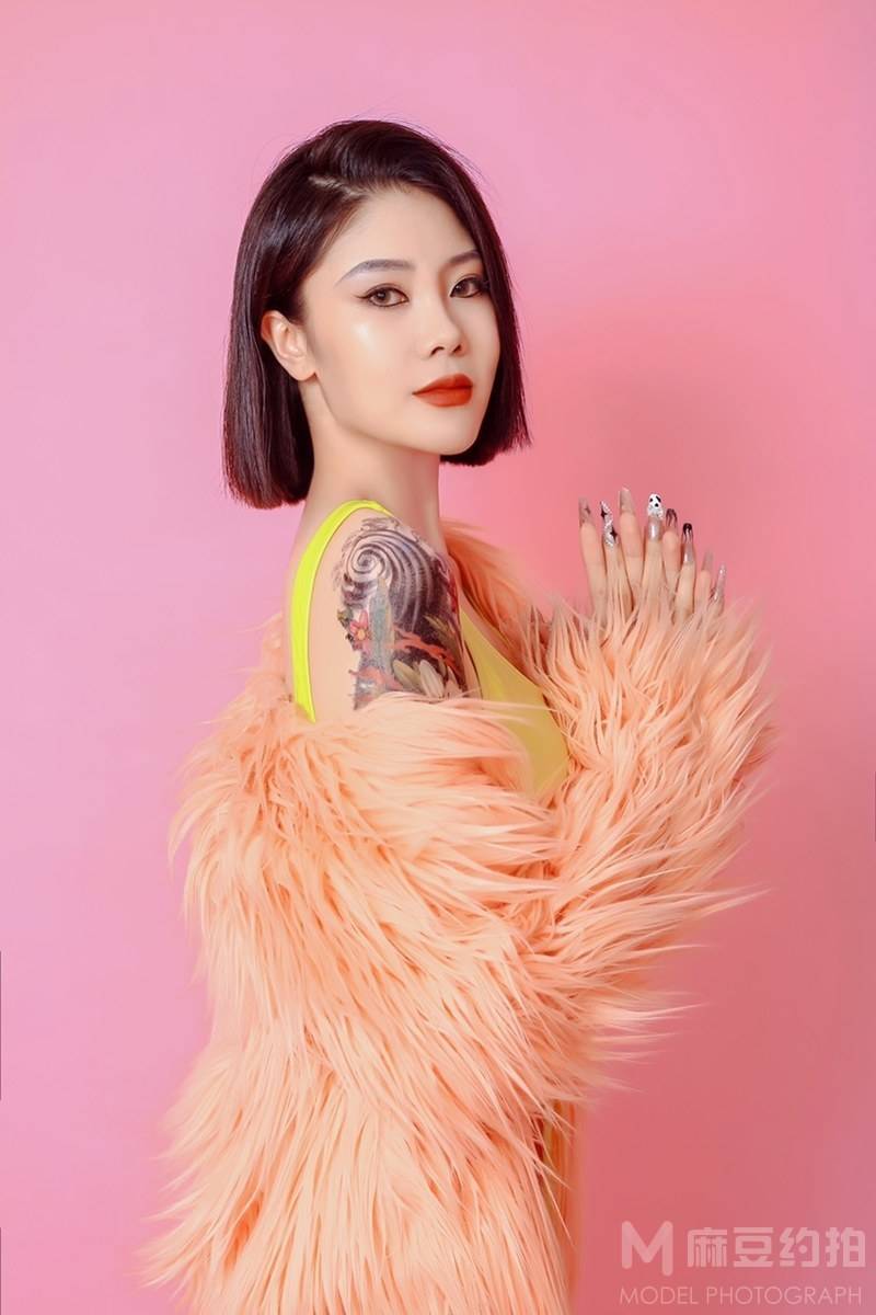 情绪模特