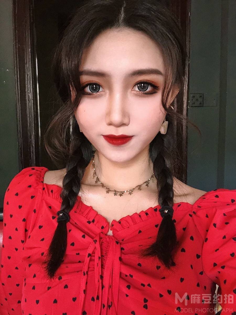 妆容模特