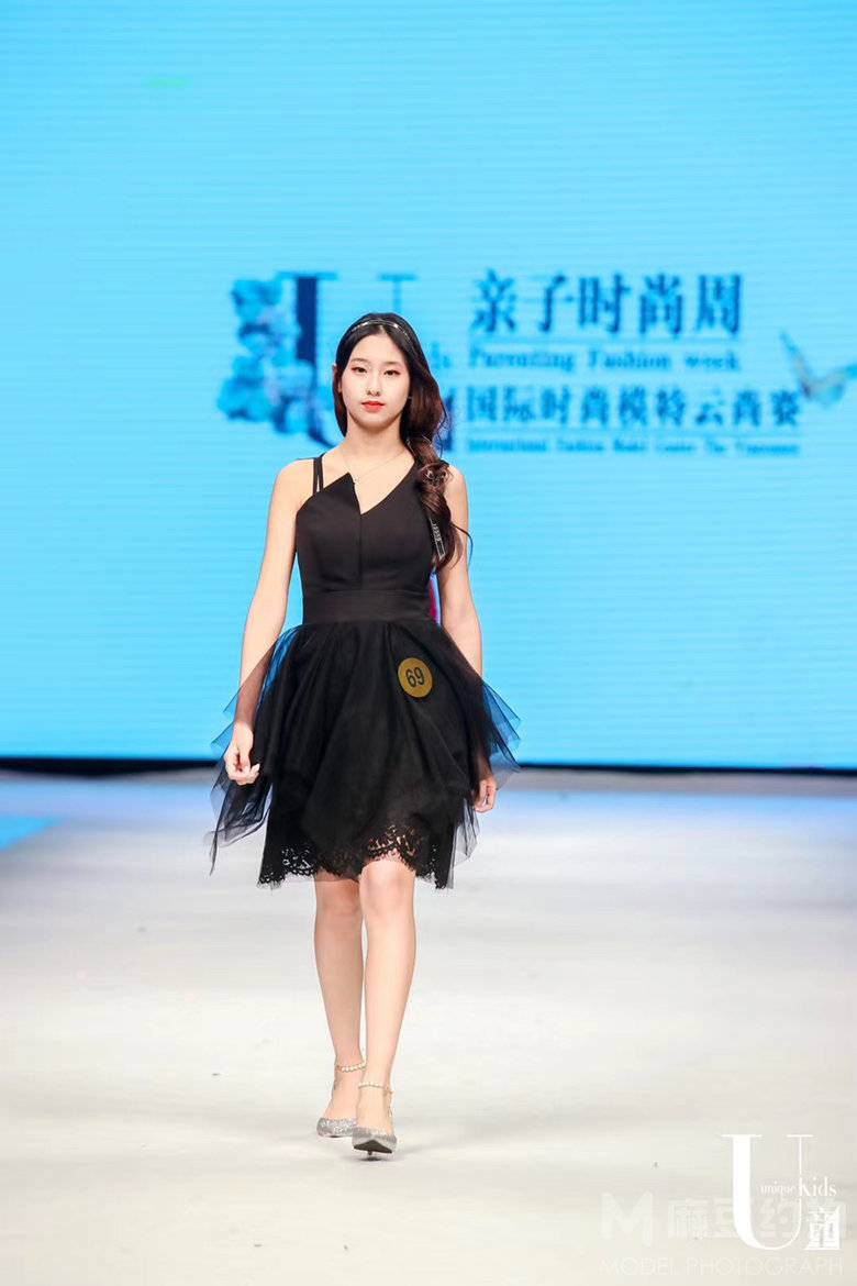 胶片模特