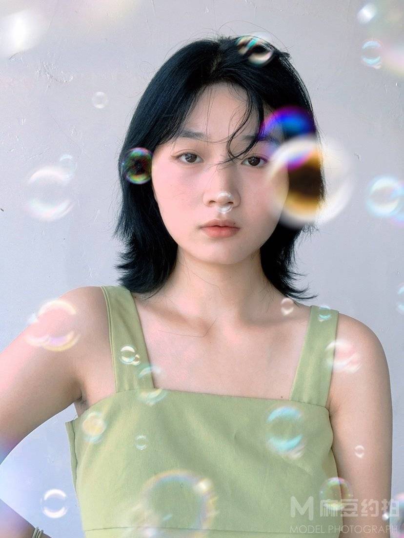 情绪模特