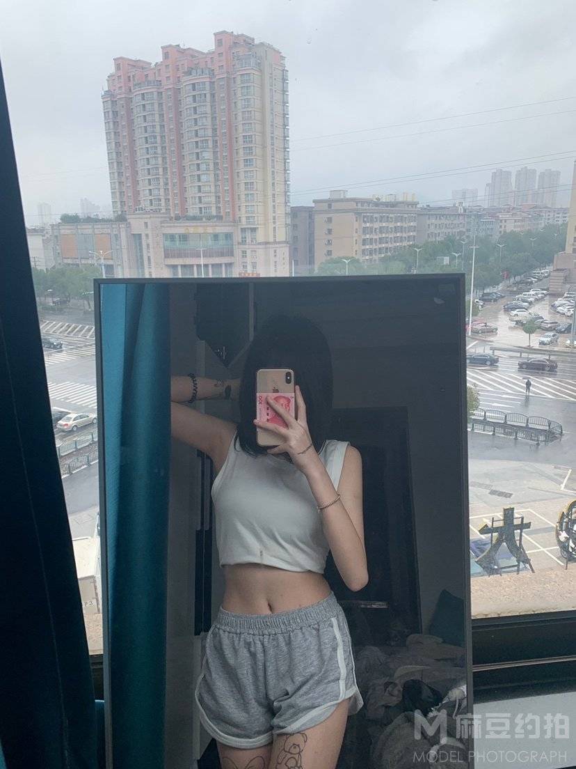 黑白模特