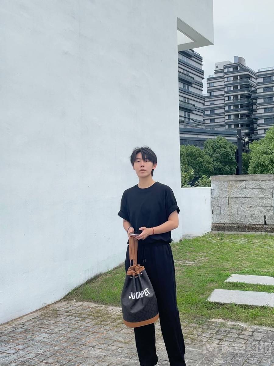 黑白模特