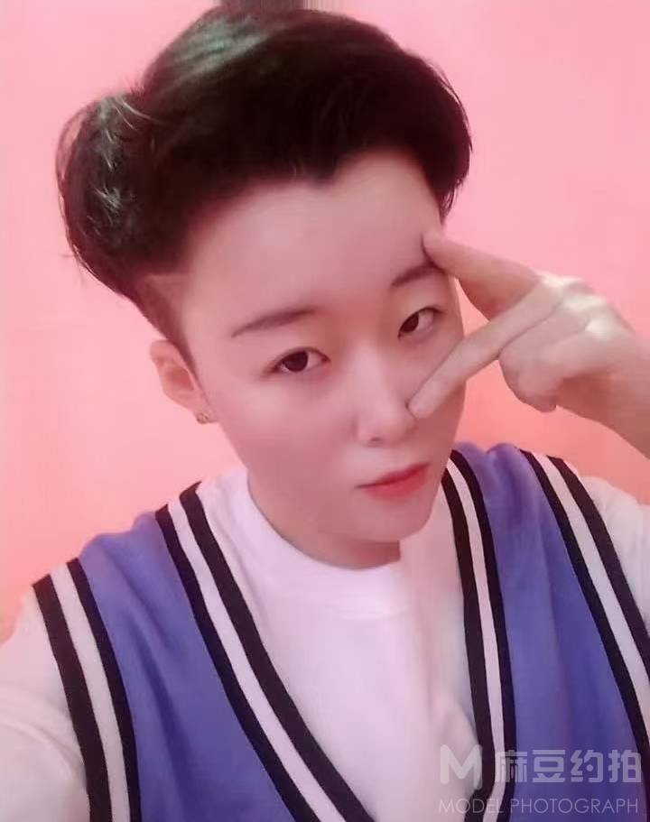 黑白模特