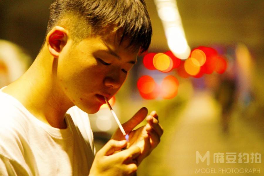 情绪模特