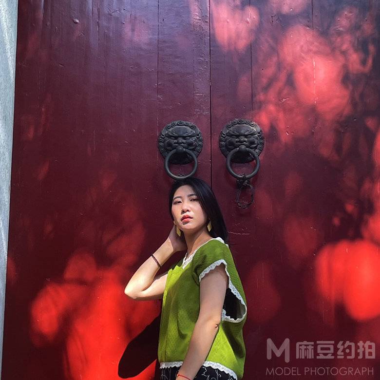 情绪模特