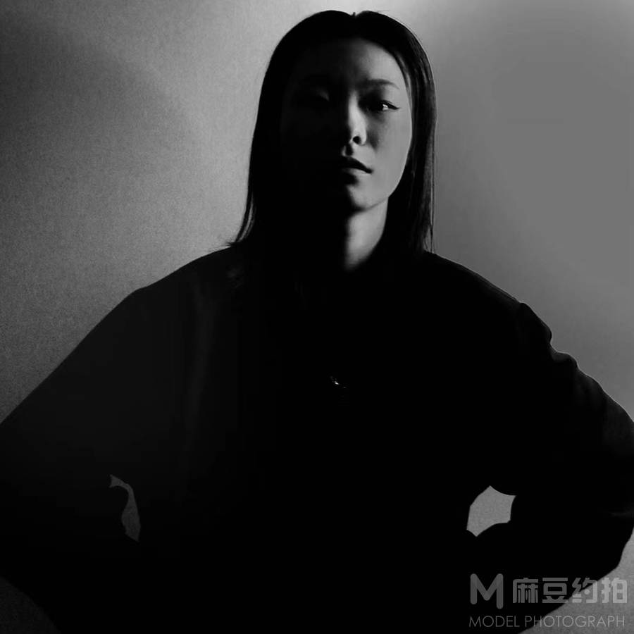 黑白模特