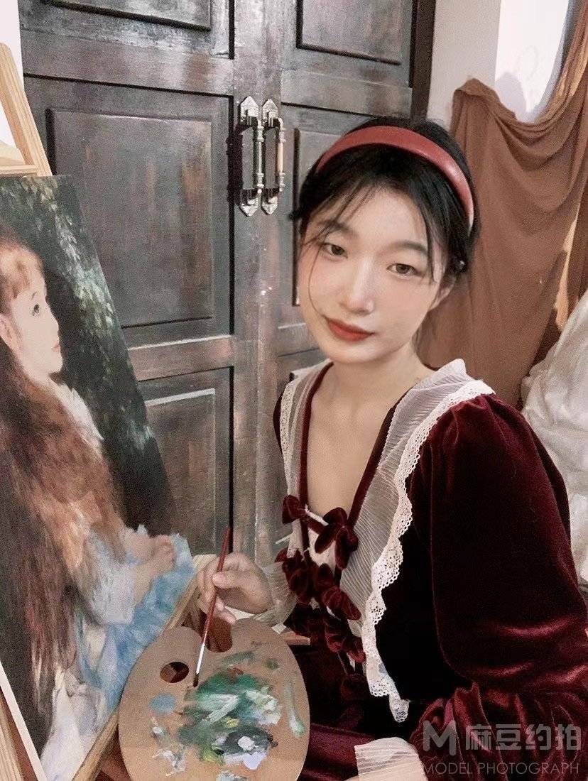 情绪模特
