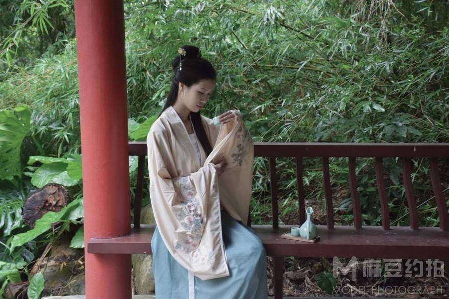 汉服模特