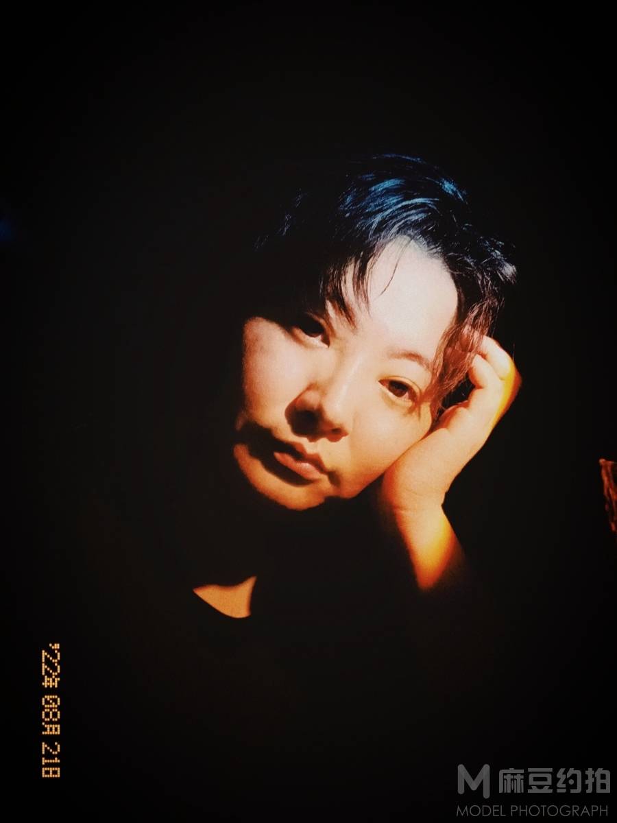 情绪模特