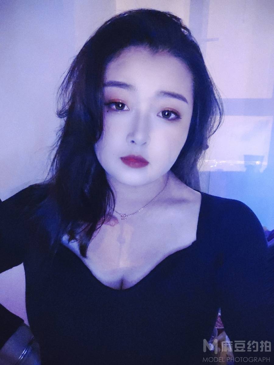 黑白模特