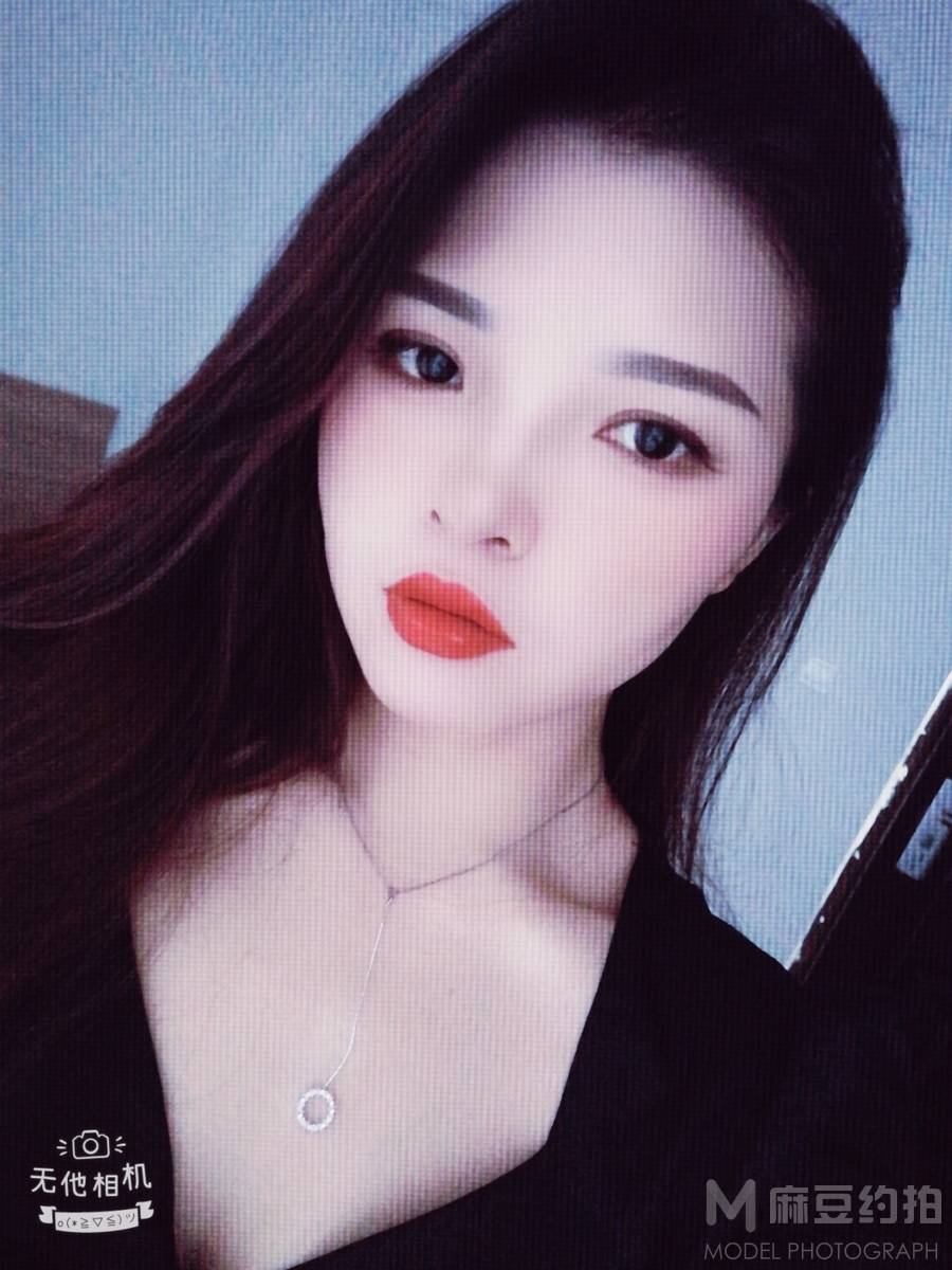 黑白模特