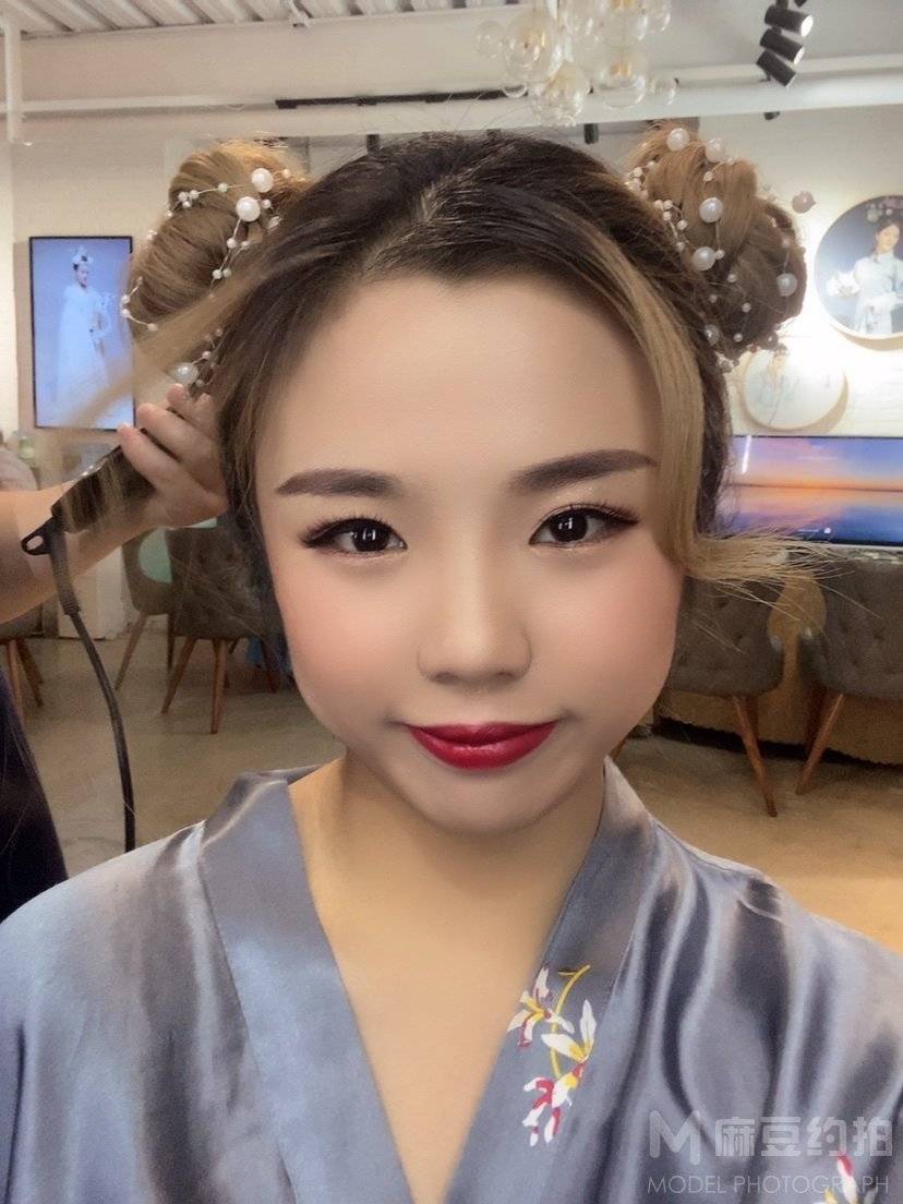 妆容模特