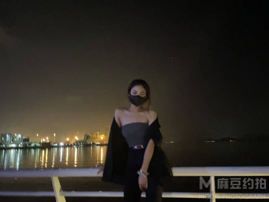 黑白模特