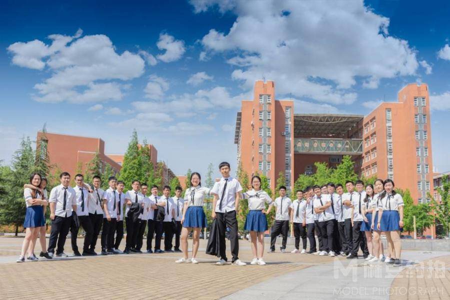 校园模特