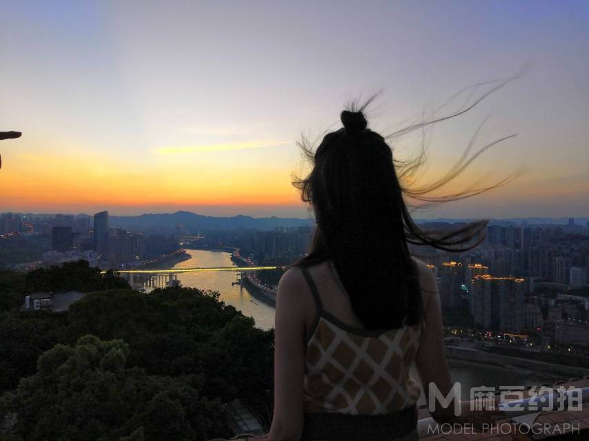 夜景模特