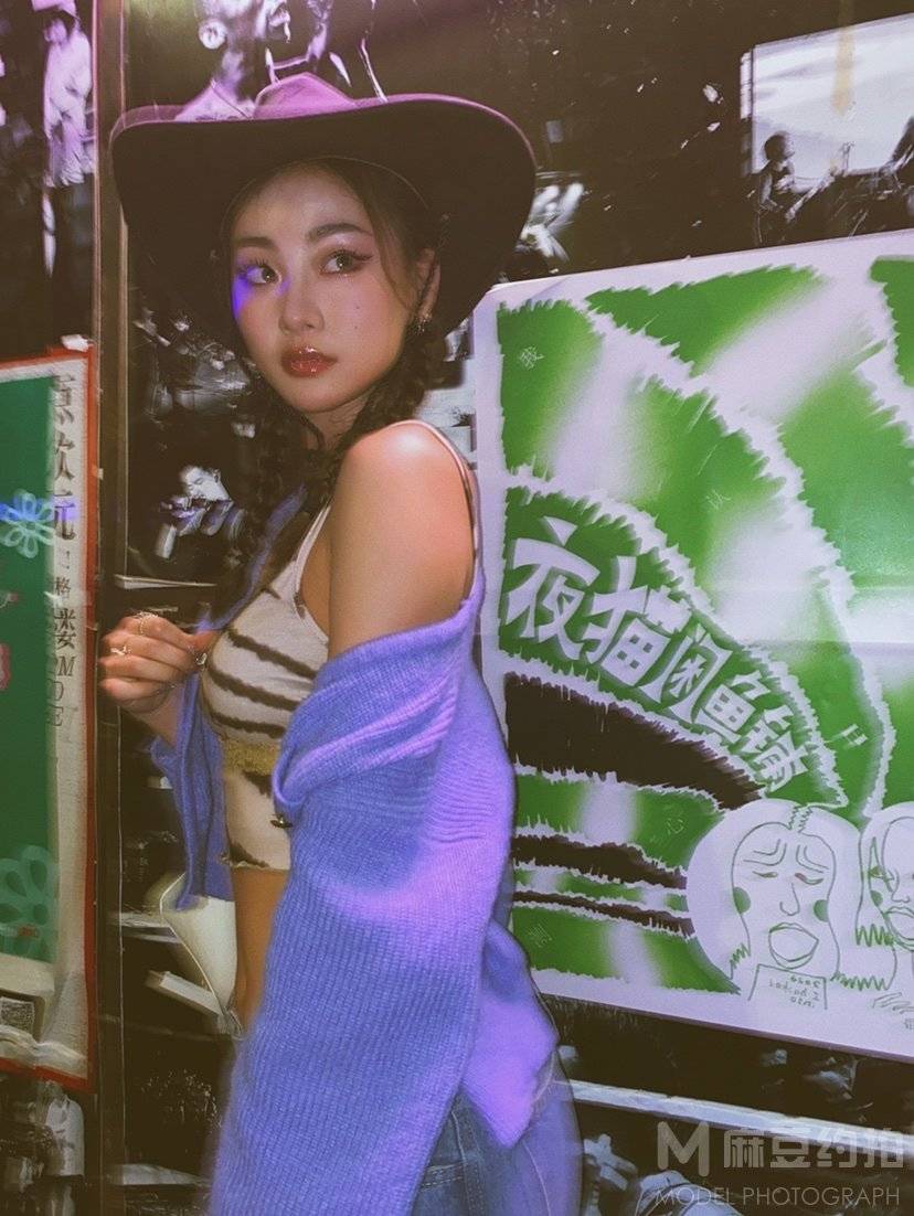 情绪模特