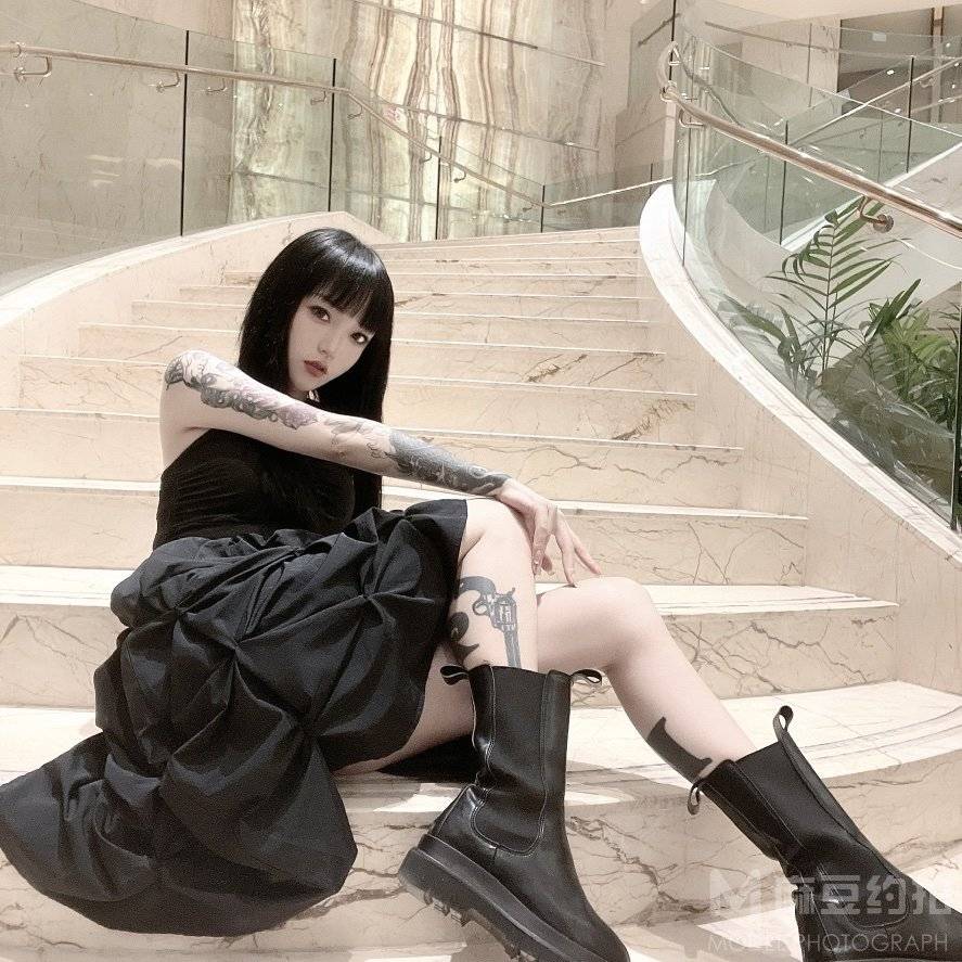 黑白模特