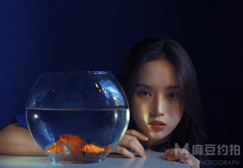 情绪模特
