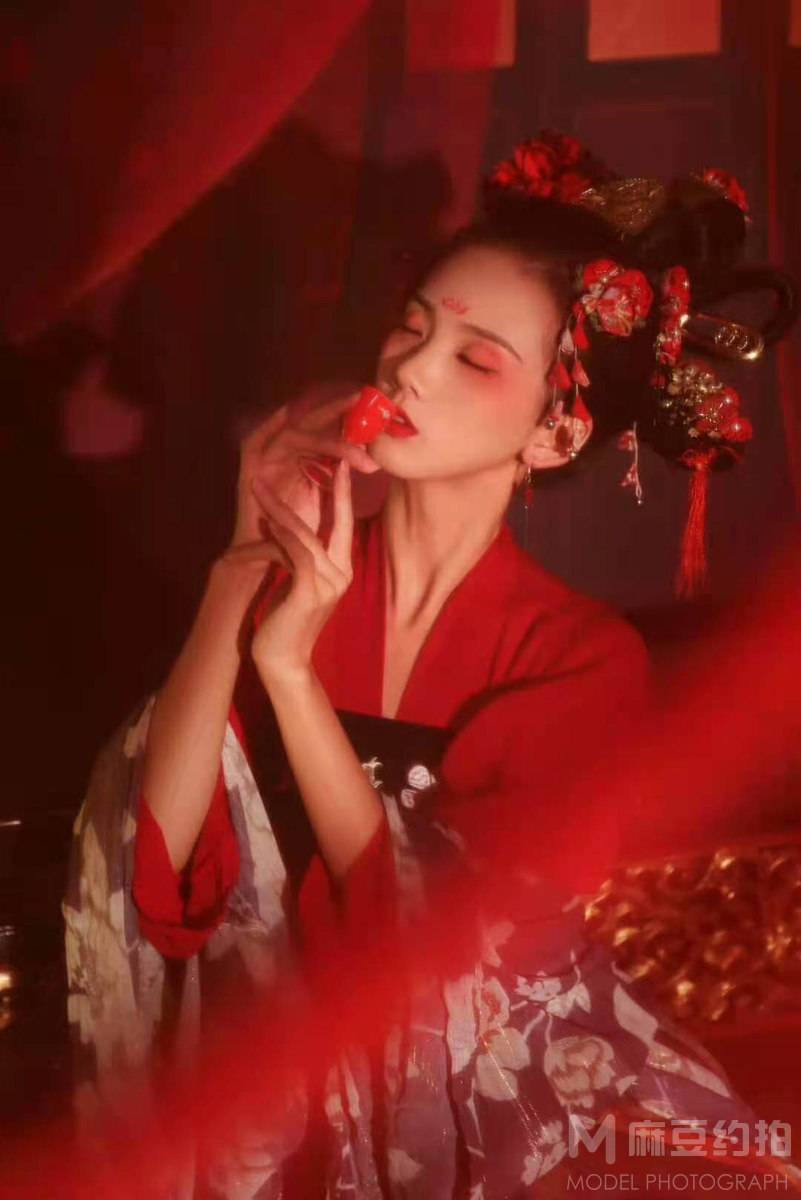 情绪模特