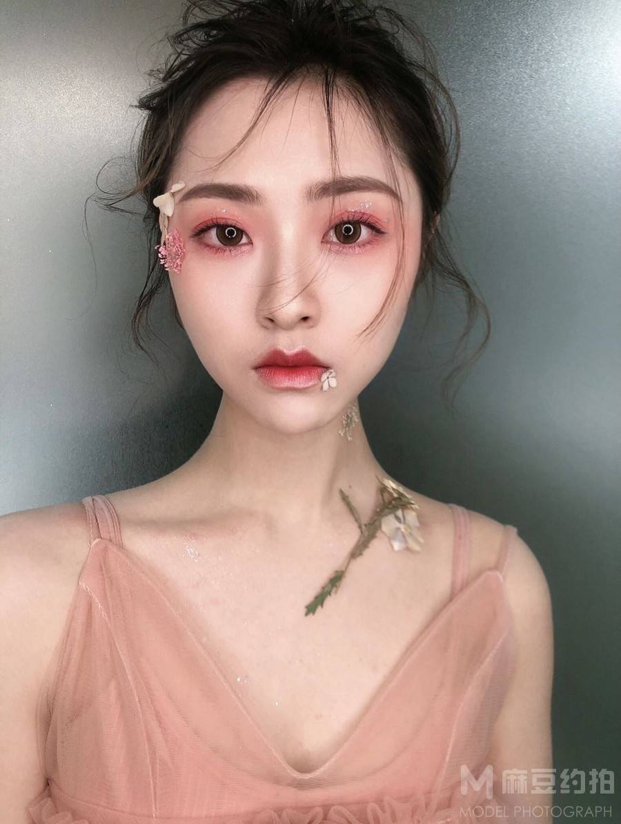 妆容模特