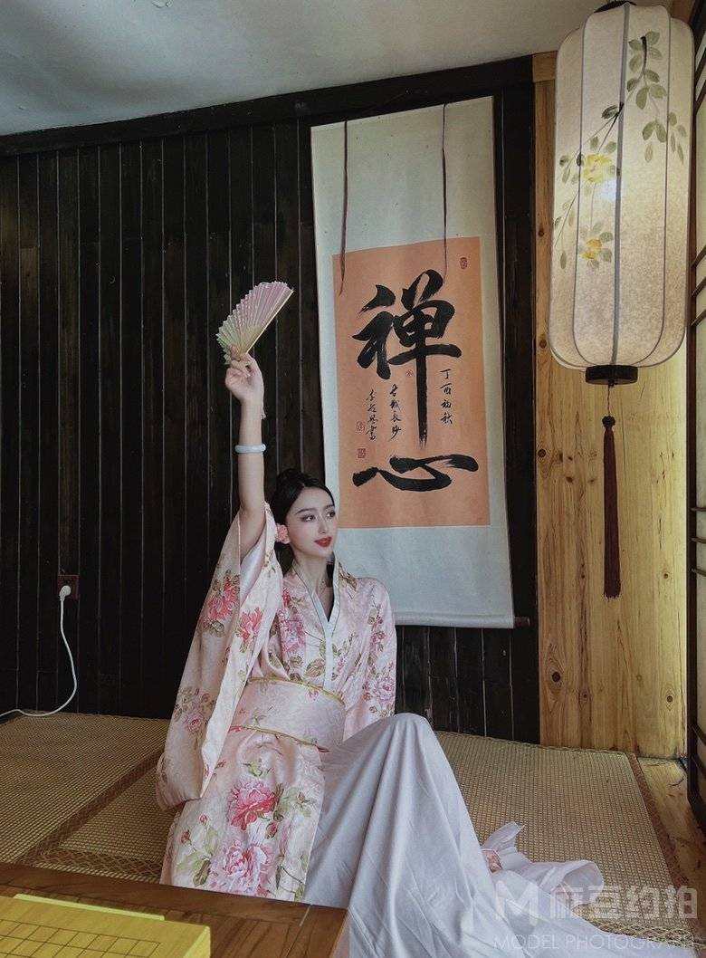 黑白模特
