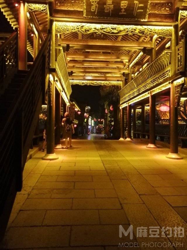 夜景模特