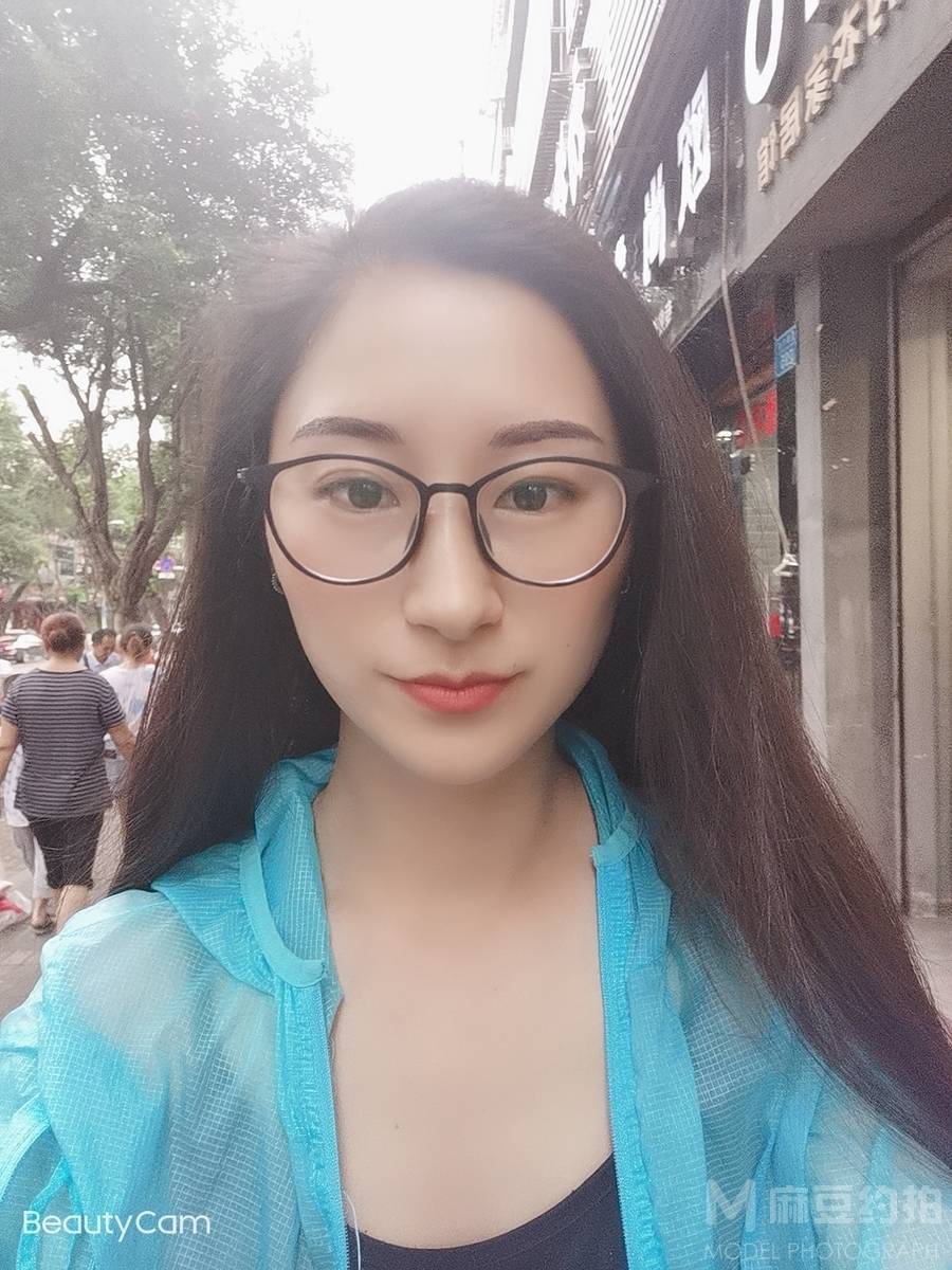 黑白模特