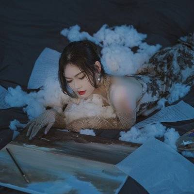 情绪模特