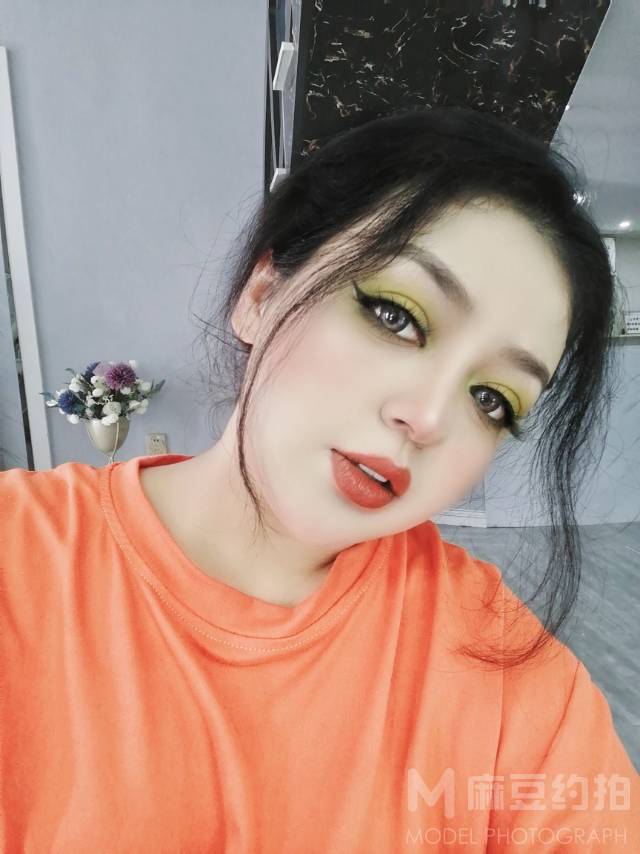 情绪模特