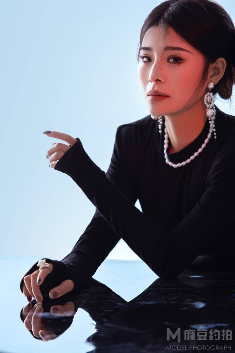 情绪模特