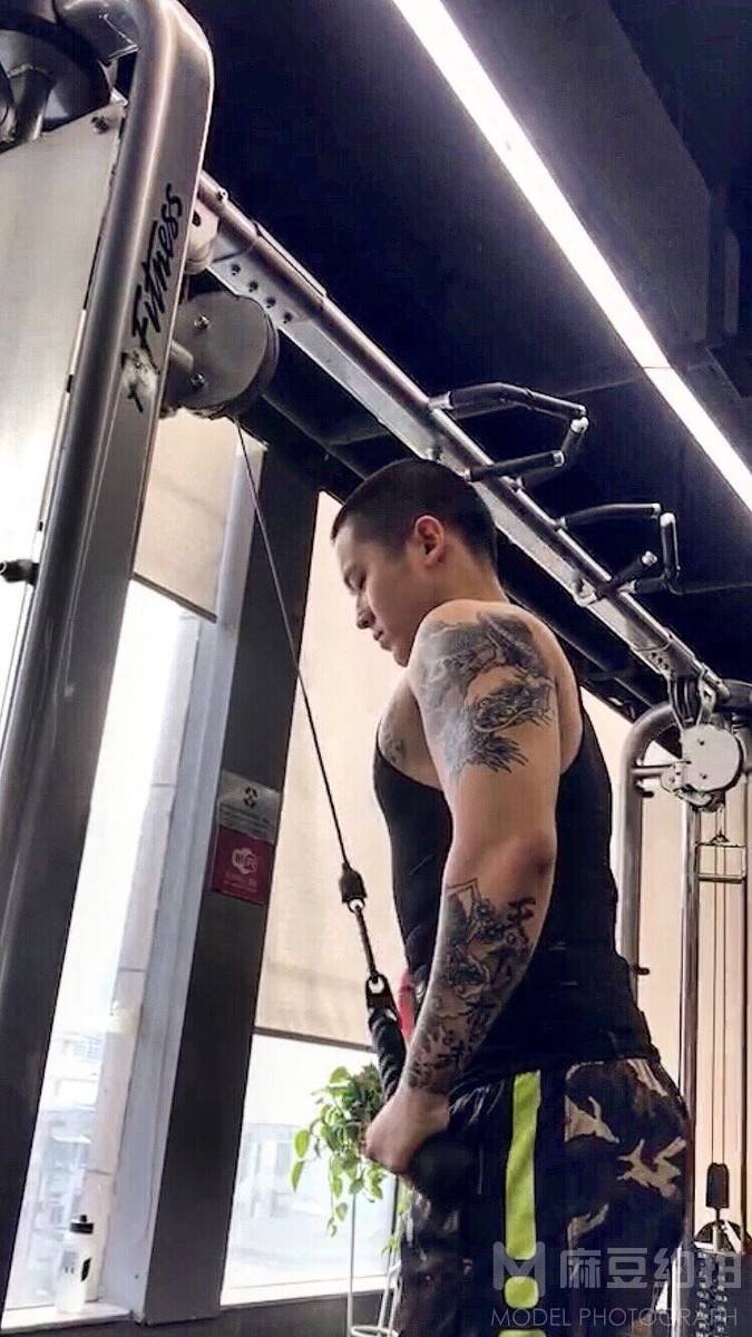 情绪模特