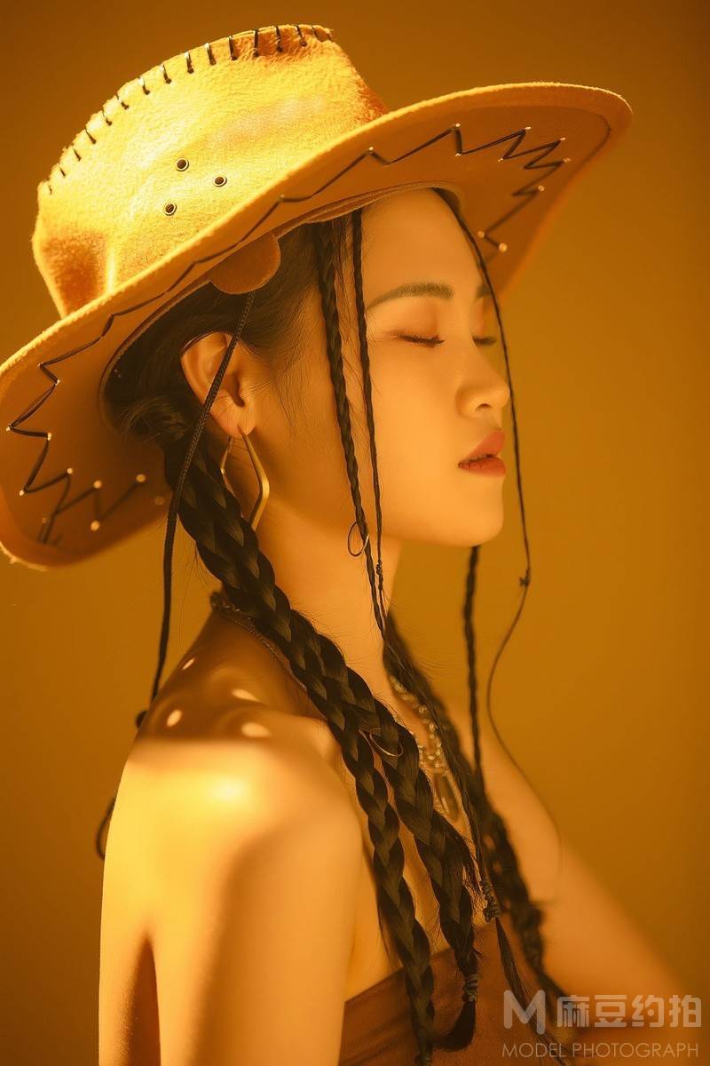 情绪模特