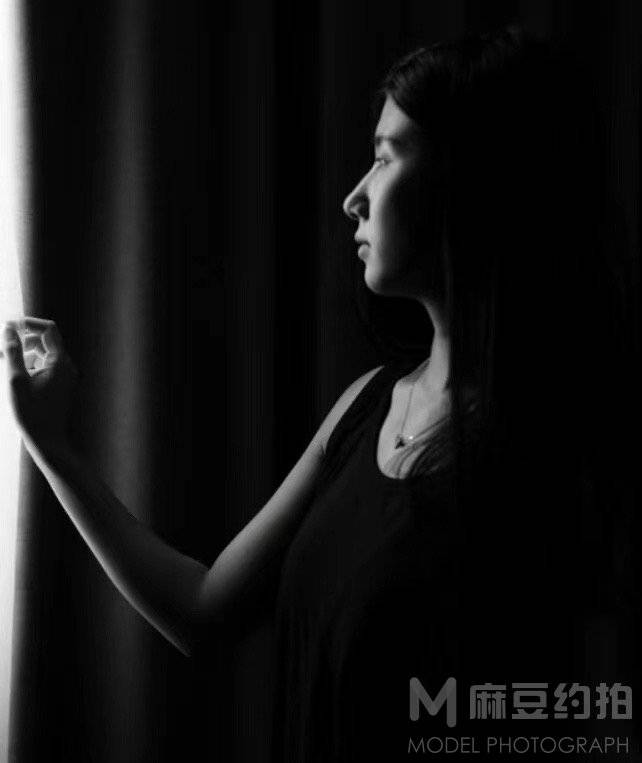 黑白模特
