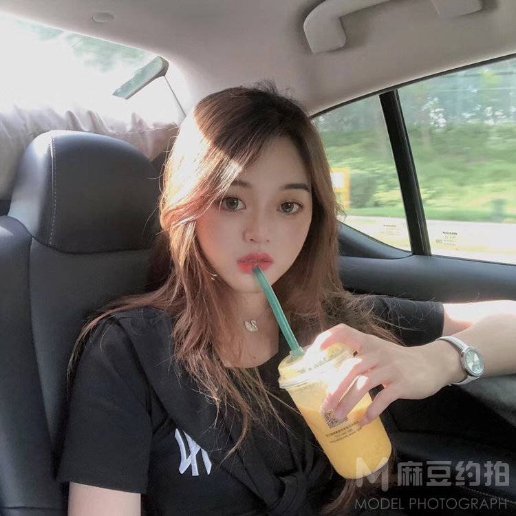 黑白模特