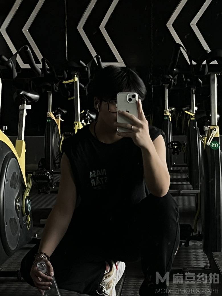 黑白模特