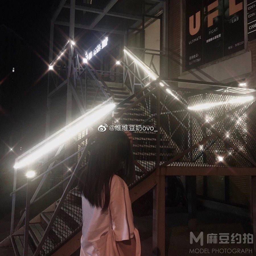 夜景模特