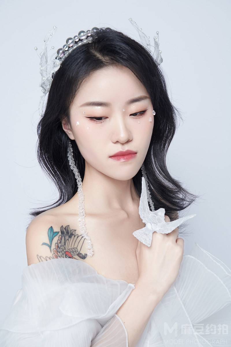 情绪模特