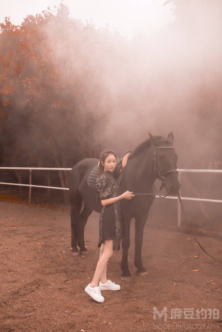 黑白模特