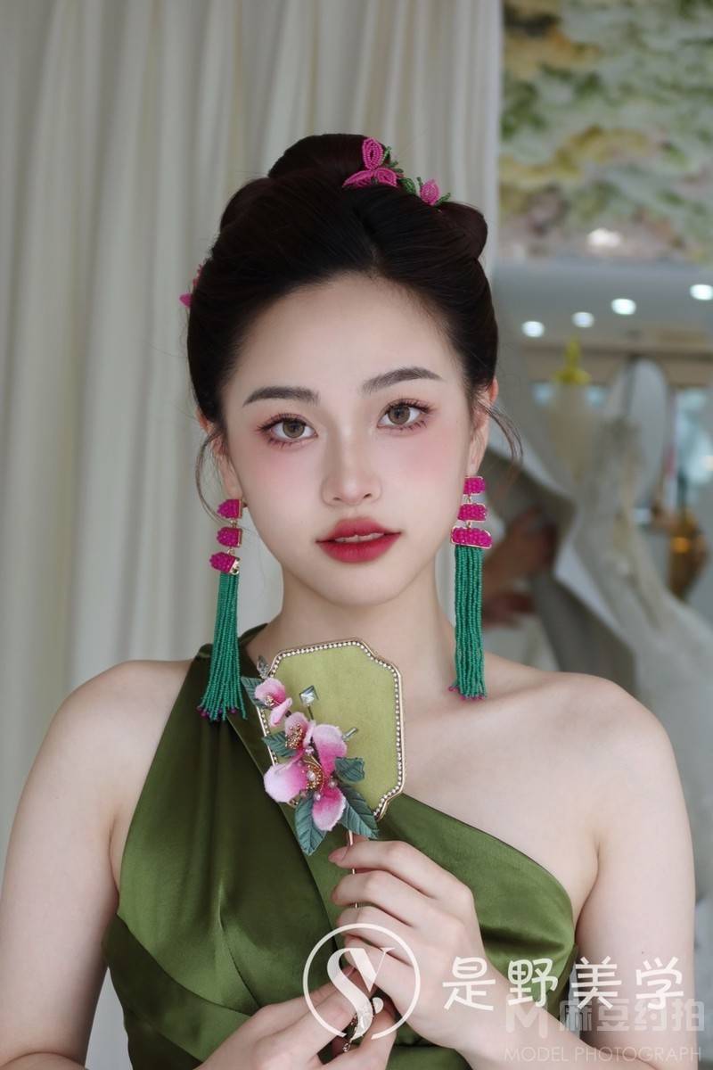 妆容模特