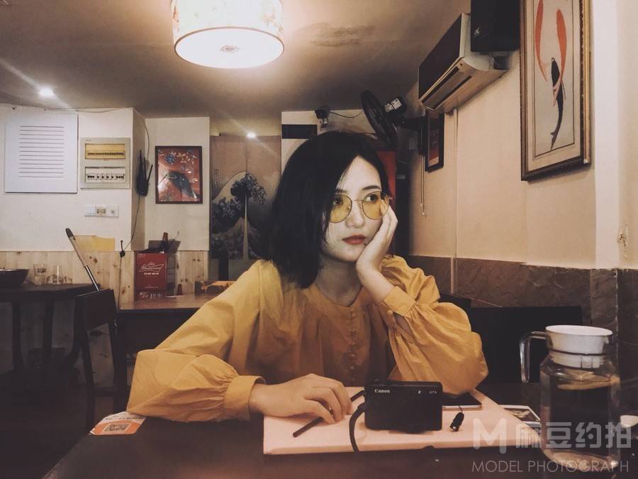 情绪模特