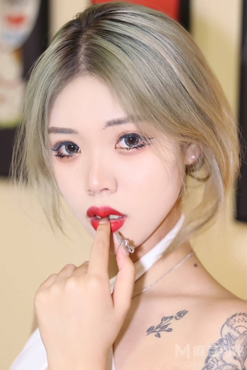 黑白模特