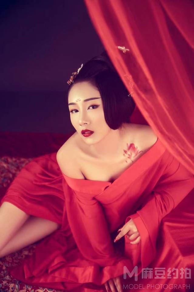 情绪模特